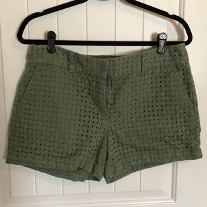 Women’s LOFT Eyelet pattern shorts Sz 8